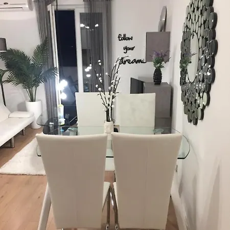 New Chic Apartment *